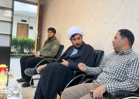 امروز پرچم داران نماز جمعه می توانند کشور را در گذر از مشکلات با همراه کردن مردم یاری کنند