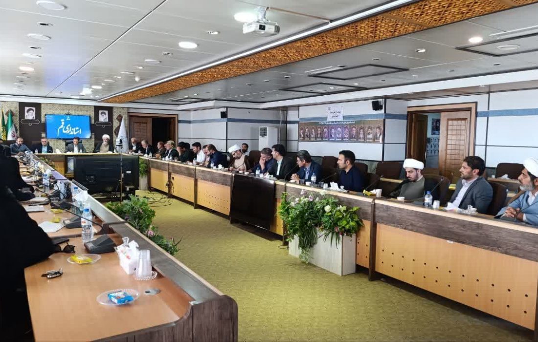 نشست هم اندیشی مجمع مشورتی نظام مسائل استان قم با مشاور استاندار و رییس برنامه ریزی ۴ ساله دستگاه های اجرایی استان