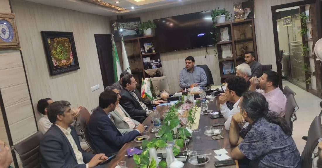 نشست دبیر کل مجمع مشورتی نظام مسائل کشور با دبیر و  اعضای مجمع نظام مسائل استان اصفهان